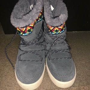 BRAND NEW! Toms boots